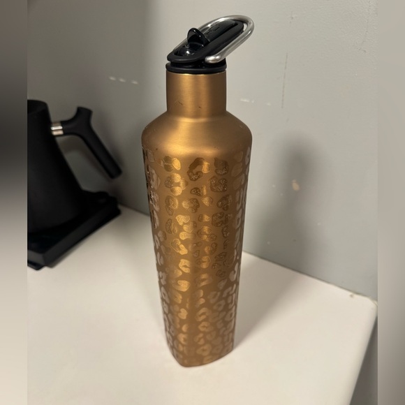 BRUMATE Other - Brumate Gold Shiny Leopard Print Rehydrate Me 25 oz Water Bottle